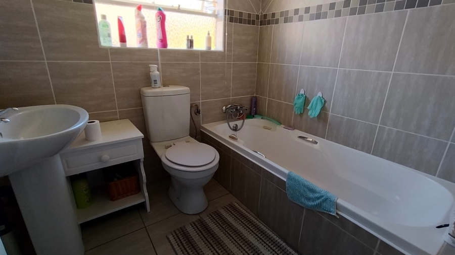 3 Bedroom Property for Sale in Noordheuwel Gauteng