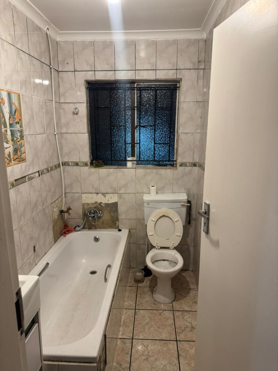 To Let 2 Bedroom Property for Rent in Lombardy West Gauteng