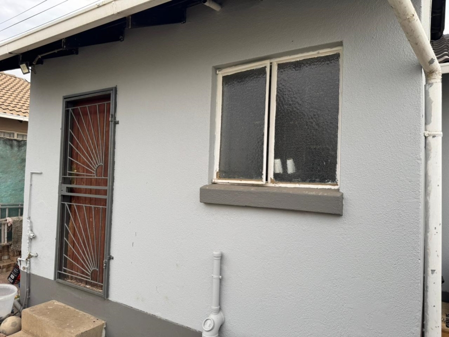 To Let 2 Bedroom Property for Rent in Lombardy West Gauteng
