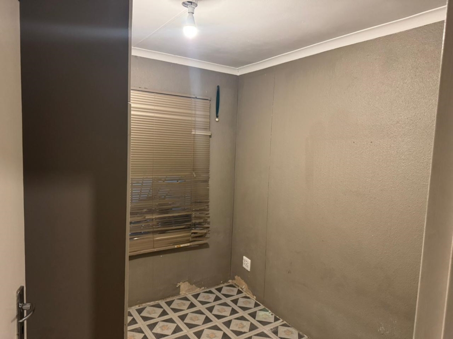 To Let 2 Bedroom Property for Rent in Lombardy West Gauteng