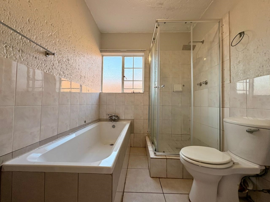 2 Bedroom Property for Sale in Kenleaf Gauteng