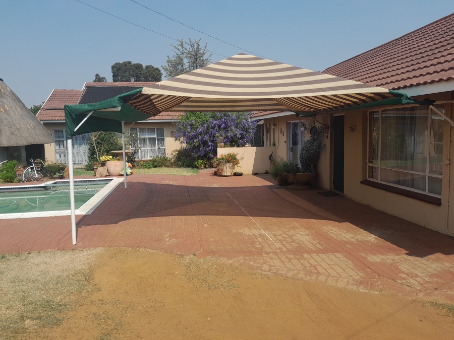 To Let 1 Bedroom Property for Rent in Brackenhurst Gauteng