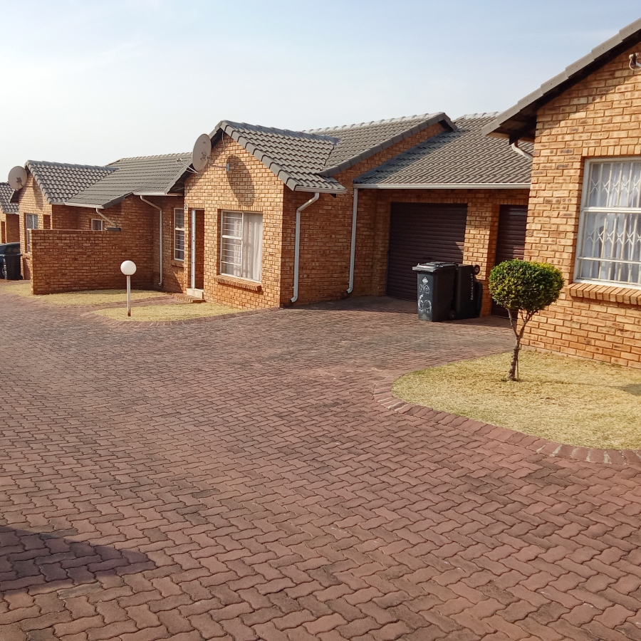 2 Bedroom Property for Sale in Groblerpark Gauteng
