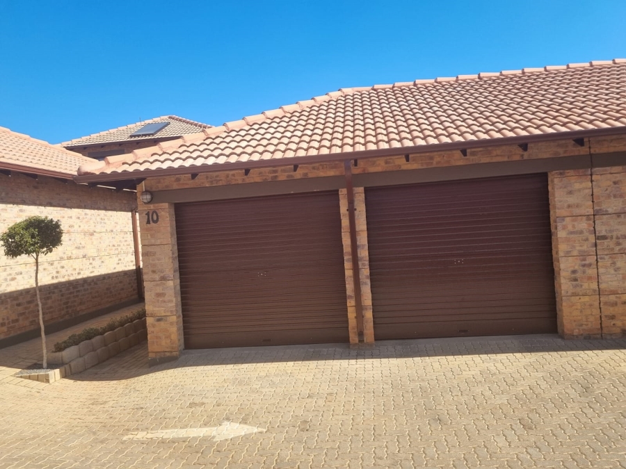 3 Bedroom Property for Sale in Equestria Gauteng