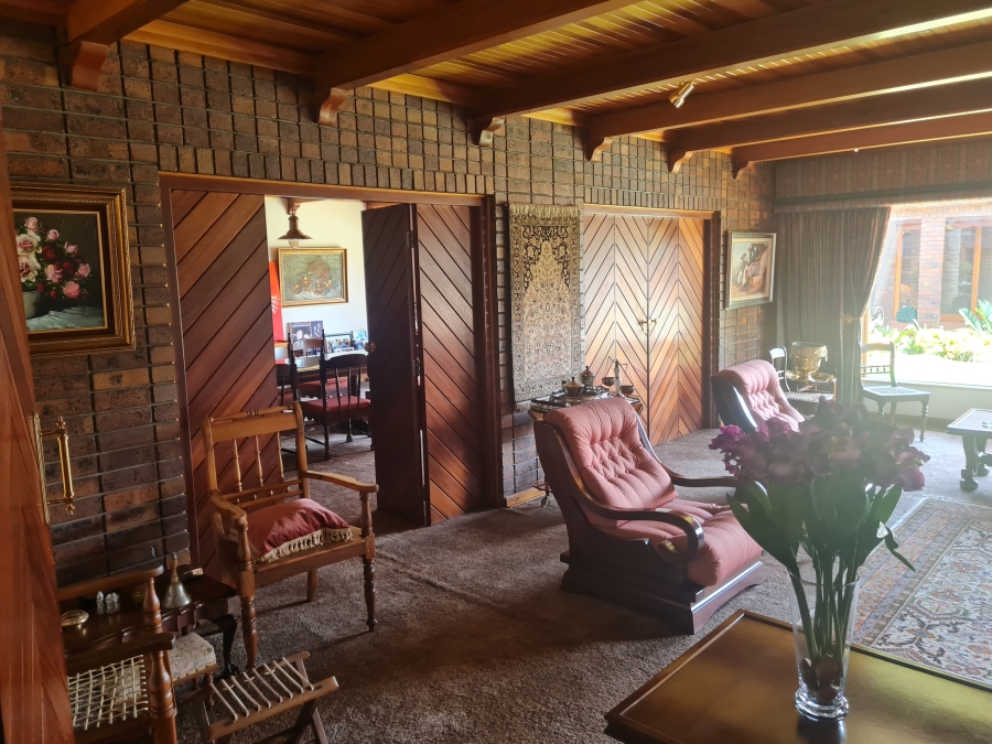 5 Bedroom Property for Sale in Kenleaf Gauteng
