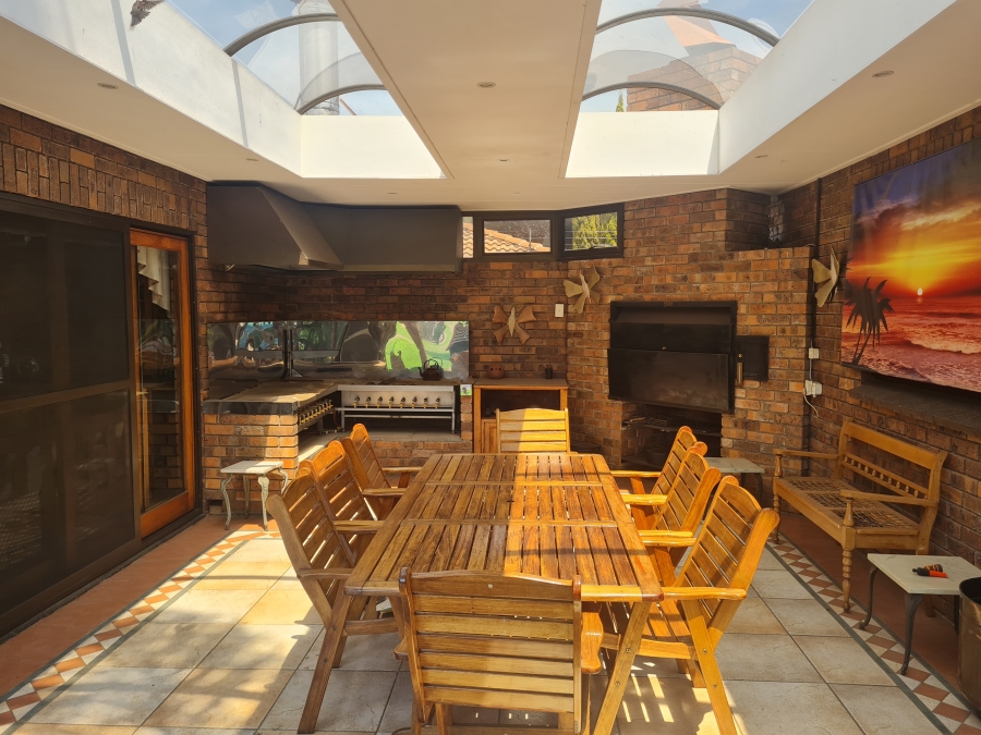 5 Bedroom Property for Sale in Kenleaf Gauteng
