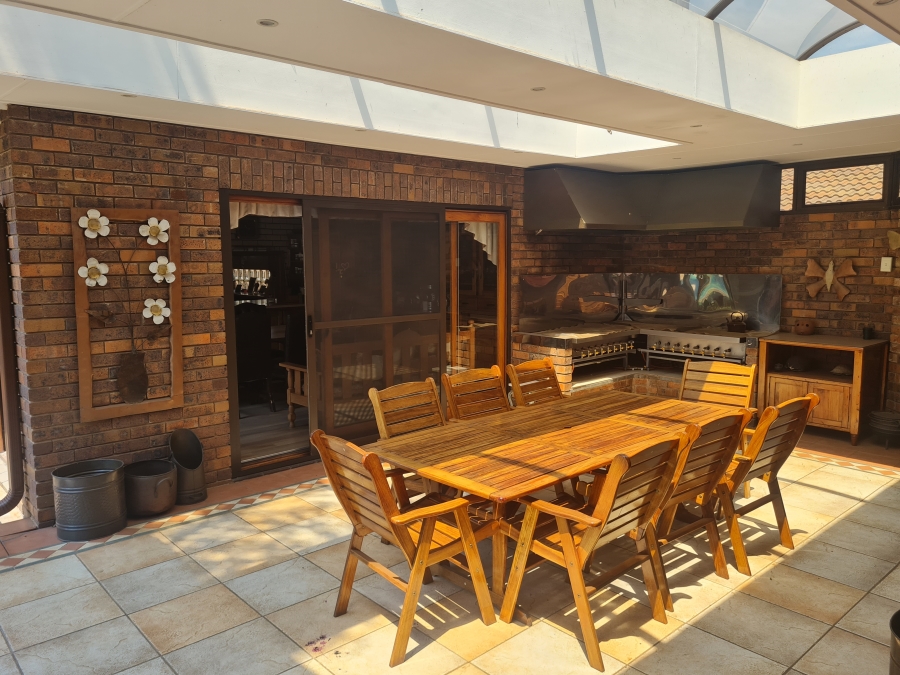 5 Bedroom Property for Sale in Kenleaf Gauteng