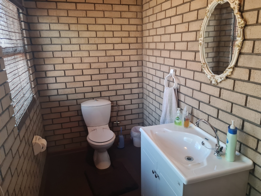5 Bedroom Property for Sale in Kenleaf Gauteng