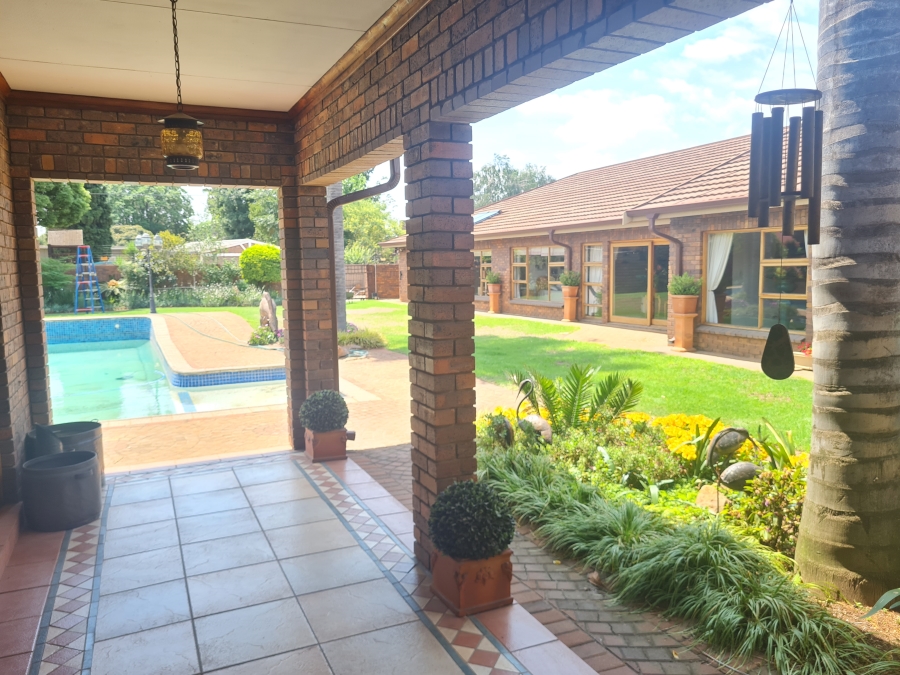 5 Bedroom Property for Sale in Kenleaf Gauteng