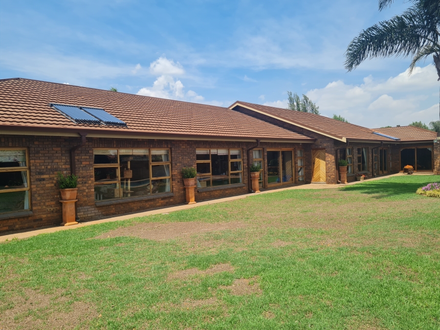 5 Bedroom Property for Sale in Kenleaf Gauteng