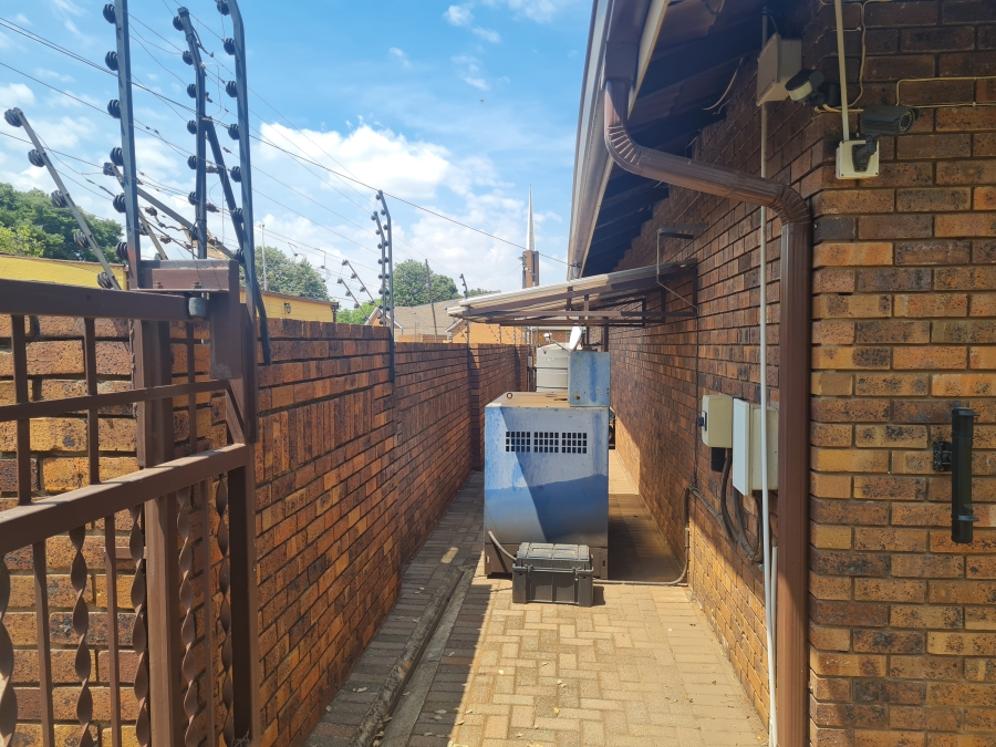 5 Bedroom Property for Sale in Kenleaf Gauteng