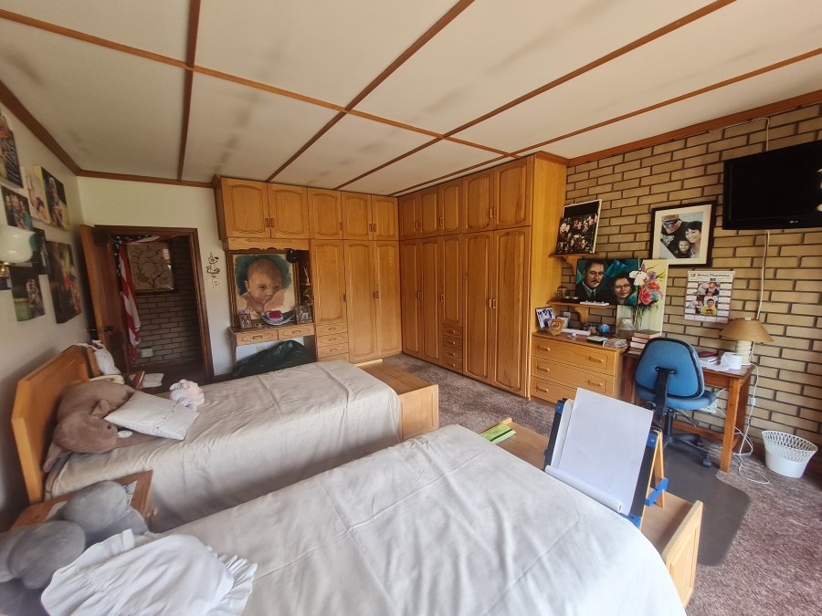 5 Bedroom Property for Sale in Kenleaf Gauteng