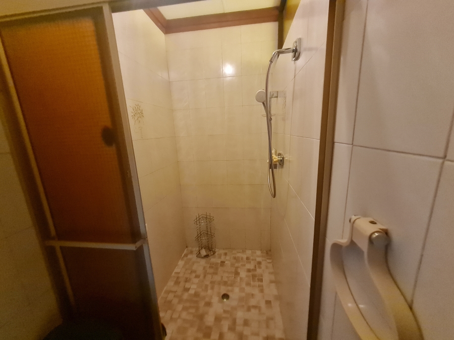5 Bedroom Property for Sale in Kenleaf Gauteng