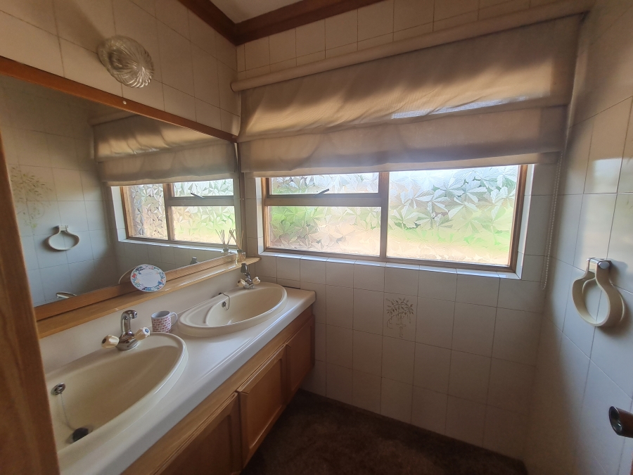 5 Bedroom Property for Sale in Kenleaf Gauteng
