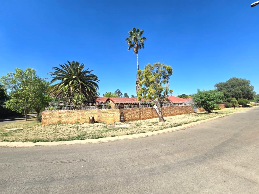 4 Bedroom Property for Sale in Dersley Gauteng