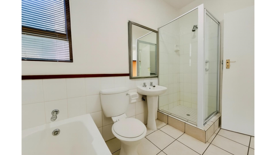 1 Bedroom Property for Sale in Magaliessig Gauteng