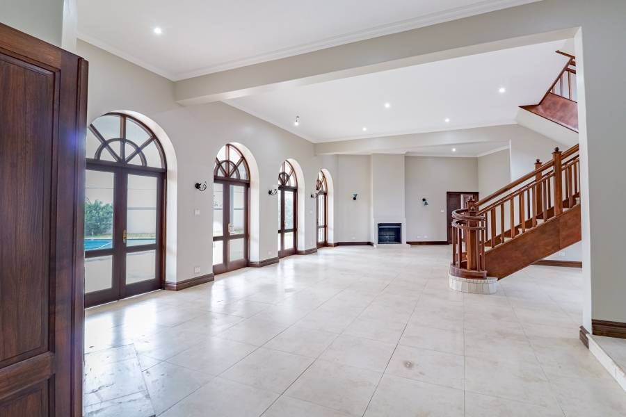 5 Bedroom Property for Sale in Silver Lakes Golf Estate Gauteng