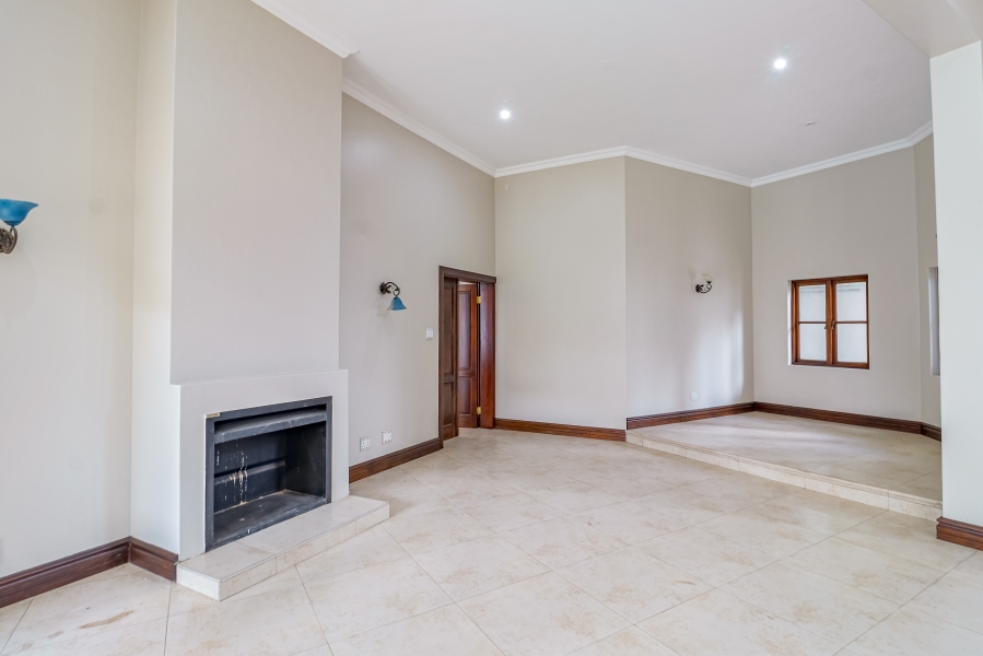 5 Bedroom Property for Sale in Silver Lakes Golf Estate Gauteng
