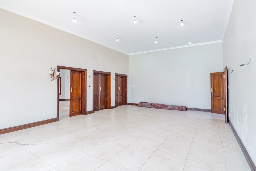 5 Bedroom Property for Sale in Silver Lakes Golf Estate Gauteng
