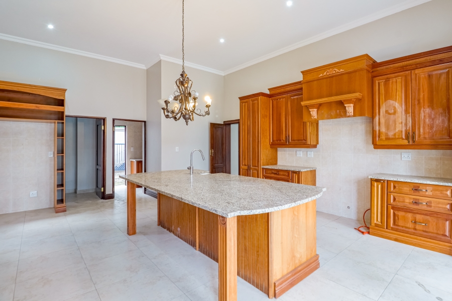 5 Bedroom Property for Sale in Silver Lakes Golf Estate Gauteng