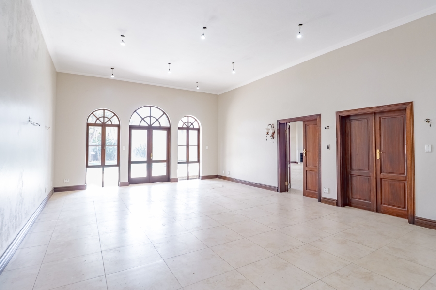 5 Bedroom Property for Sale in Silver Lakes Golf Estate Gauteng