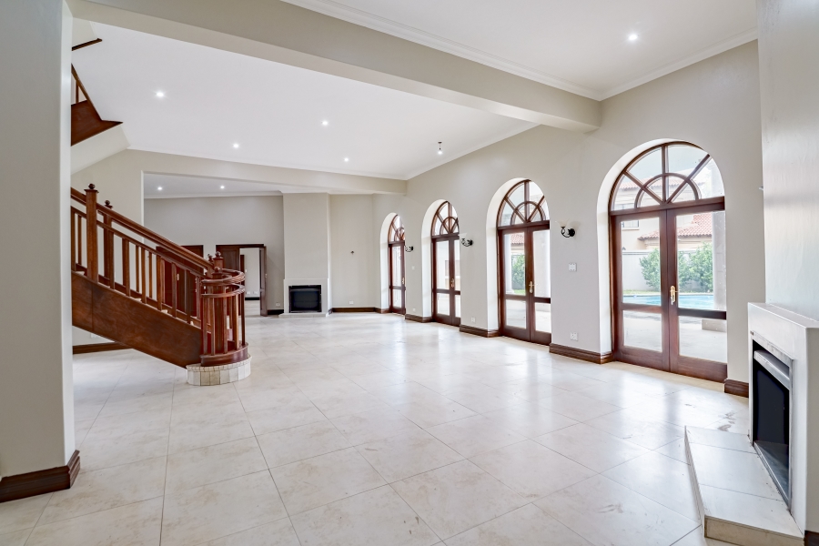5 Bedroom Property for Sale in Silver Lakes Golf Estate Gauteng