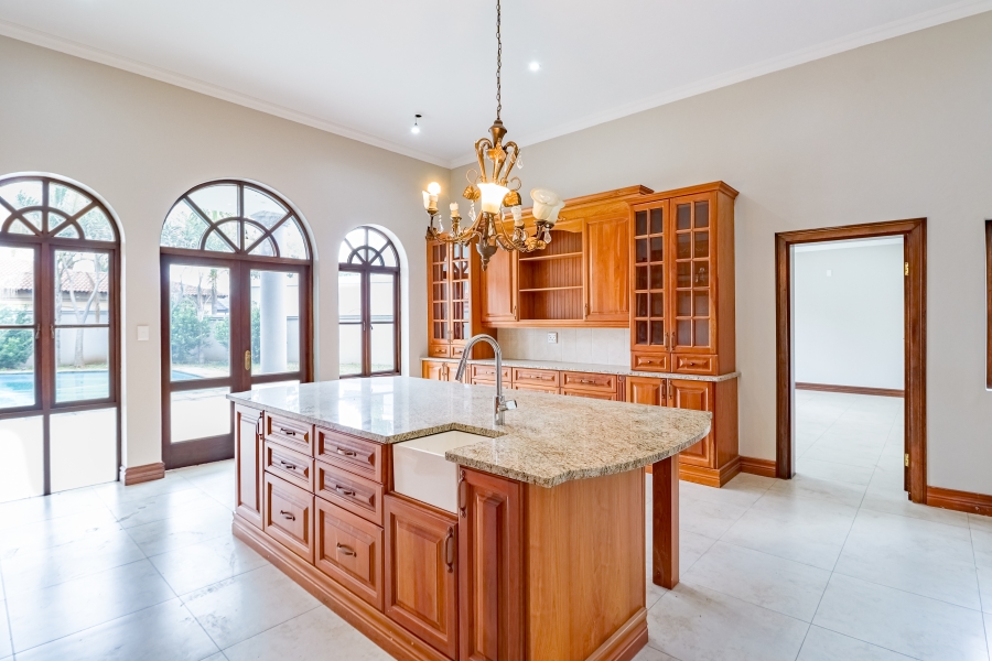 5 Bedroom Property for Sale in Silver Lakes Golf Estate Gauteng