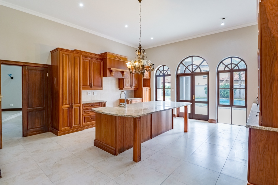 5 Bedroom Property for Sale in Silver Lakes Golf Estate Gauteng