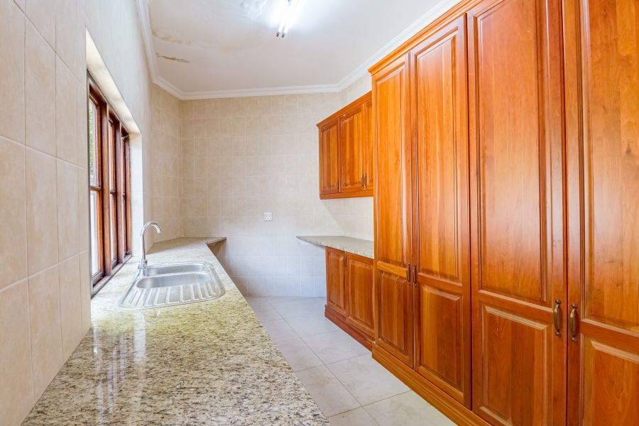 5 Bedroom Property for Sale in Silver Lakes Golf Estate Gauteng