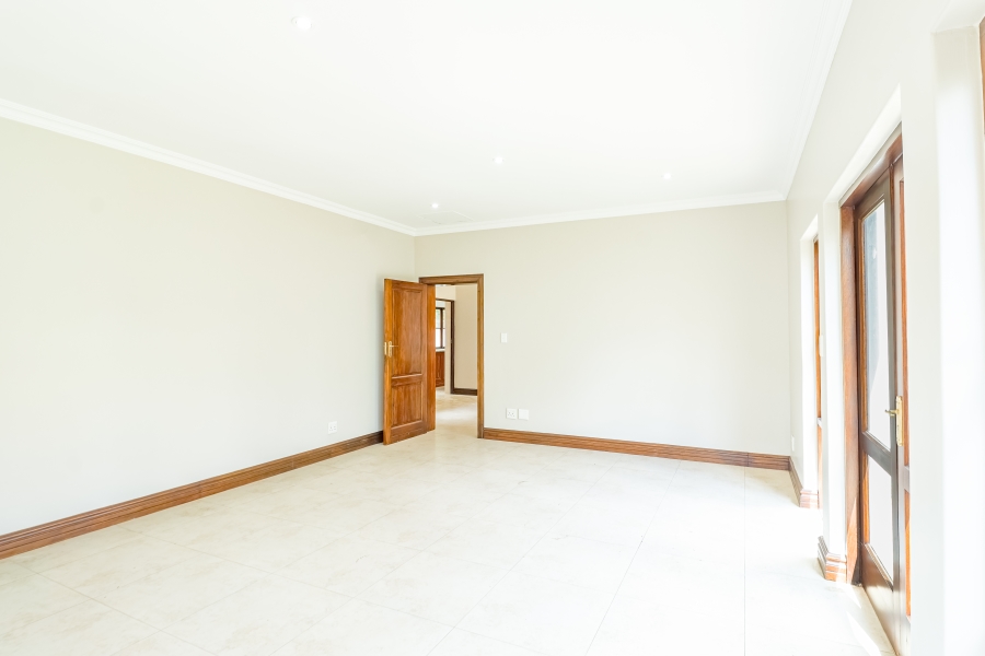 5 Bedroom Property for Sale in Silver Lakes Golf Estate Gauteng