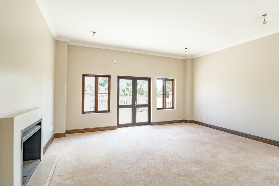 5 Bedroom Property for Sale in Silver Lakes Golf Estate Gauteng