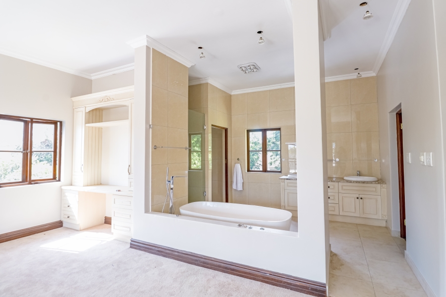5 Bedroom Property for Sale in Silver Lakes Golf Estate Gauteng