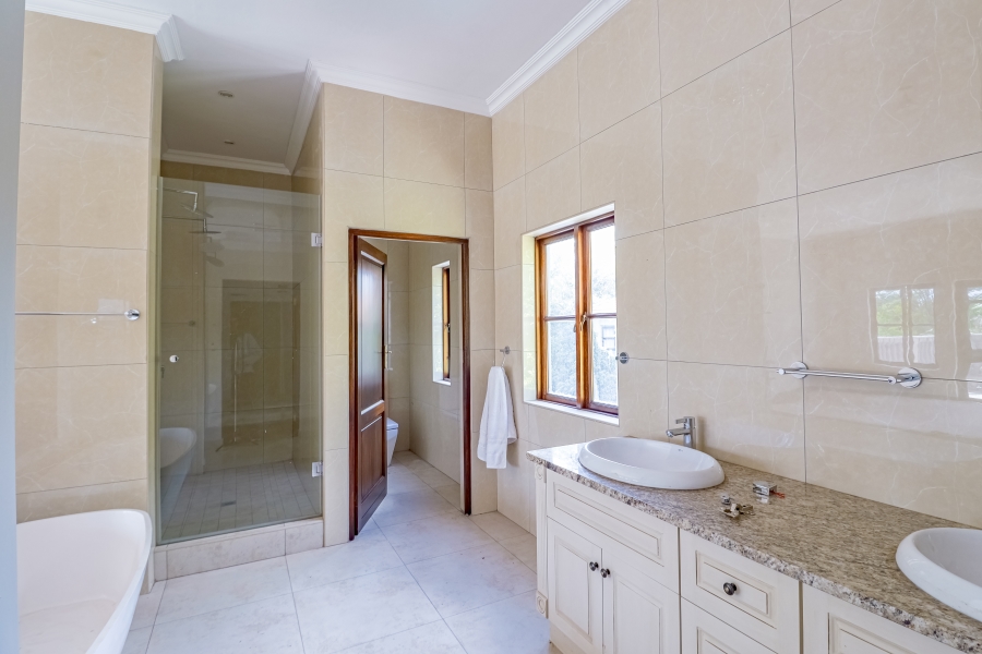 5 Bedroom Property for Sale in Silver Lakes Golf Estate Gauteng
