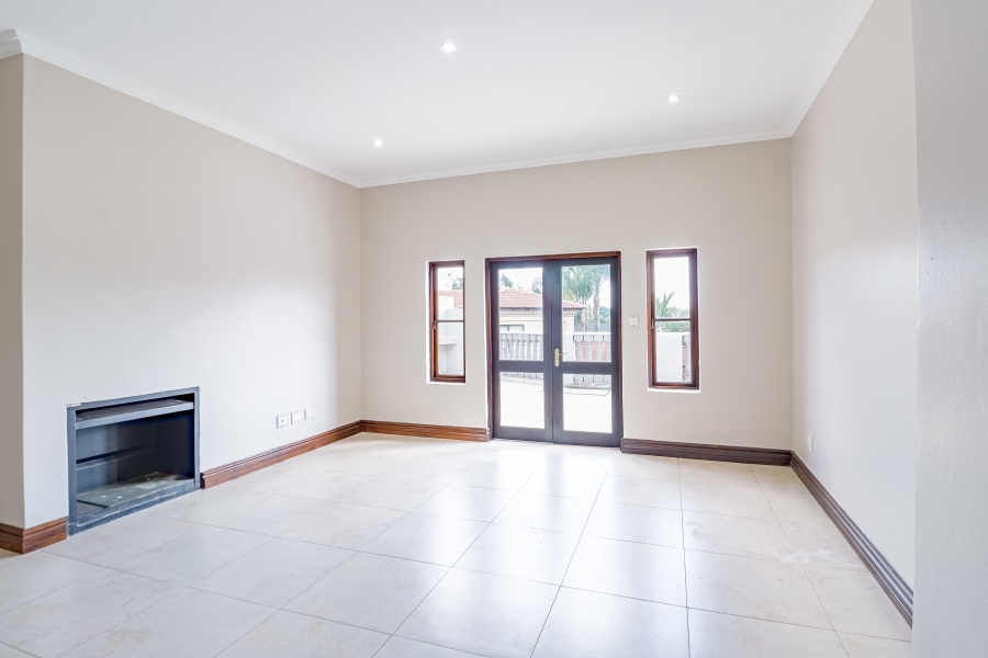 5 Bedroom Property for Sale in Silver Lakes Golf Estate Gauteng