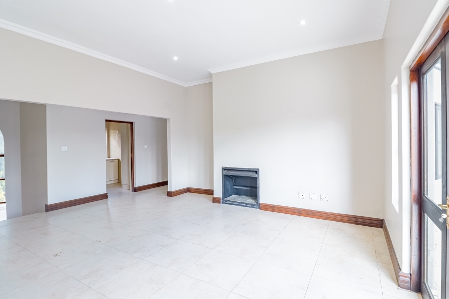 5 Bedroom Property for Sale in Silver Lakes Golf Estate Gauteng
