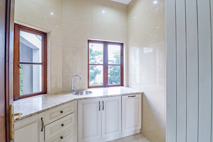 5 Bedroom Property for Sale in Silver Lakes Golf Estate Gauteng