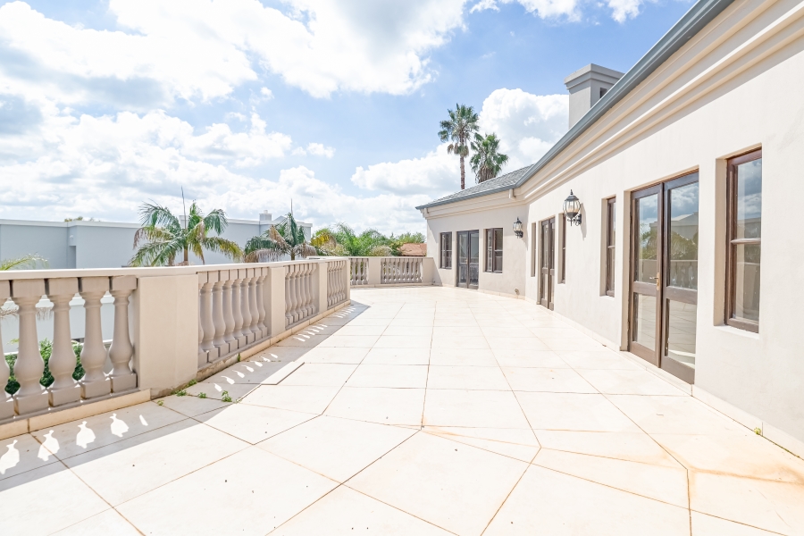 5 Bedroom Property for Sale in Silver Lakes Golf Estate Gauteng