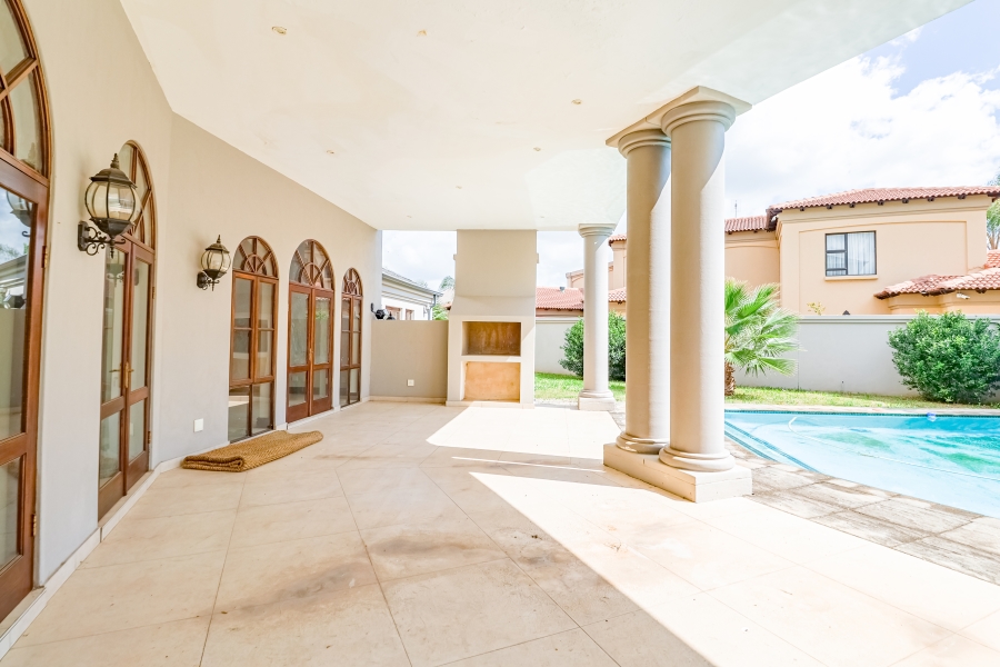 5 Bedroom Property for Sale in Silver Lakes Golf Estate Gauteng