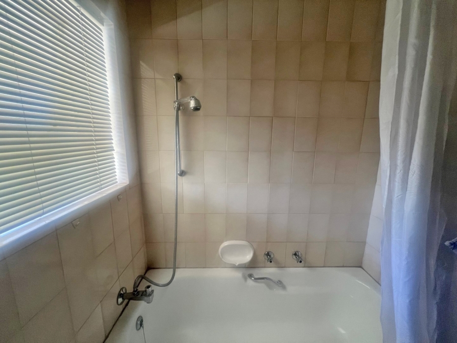 To Let 1 Bedroom Property for Rent in Illovo Gauteng