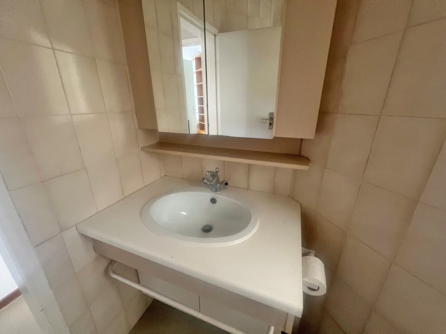 To Let 1 Bedroom Property for Rent in Illovo Gauteng