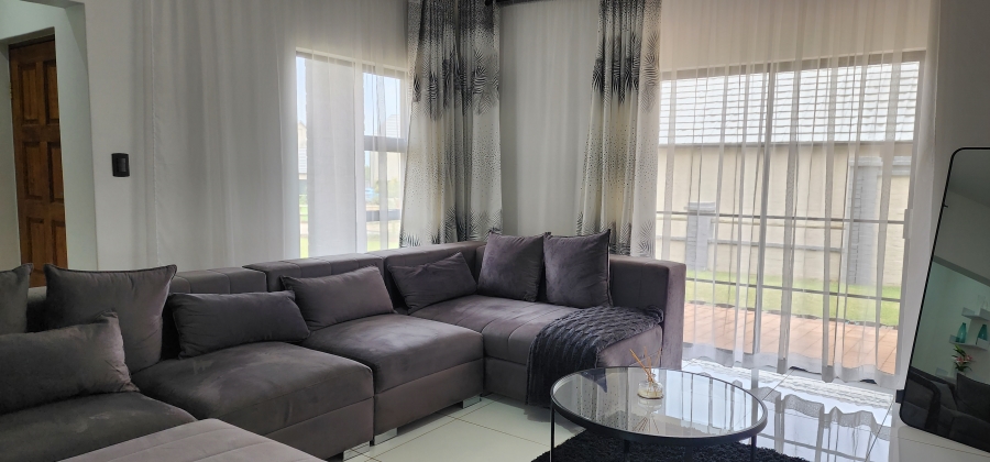 4 Bedroom Property for Sale in Waterlake Farm Lifestyle Estate Gauteng