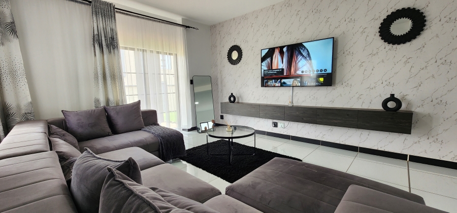 4 Bedroom Property for Sale in Waterlake Farm Lifestyle Estate Gauteng