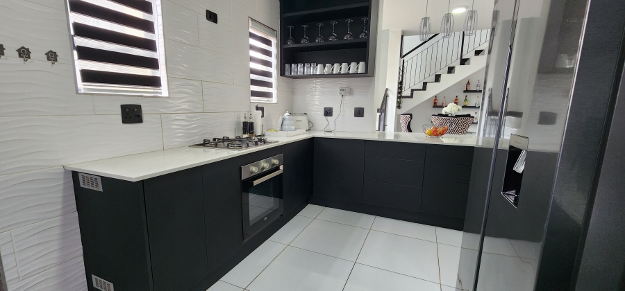 4 Bedroom Property for Sale in Waterlake Farm Lifestyle Estate Gauteng