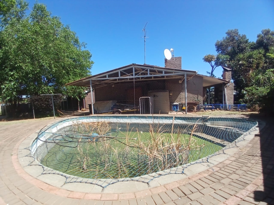 4 Bedroom Property for Sale in Greenhills Gauteng