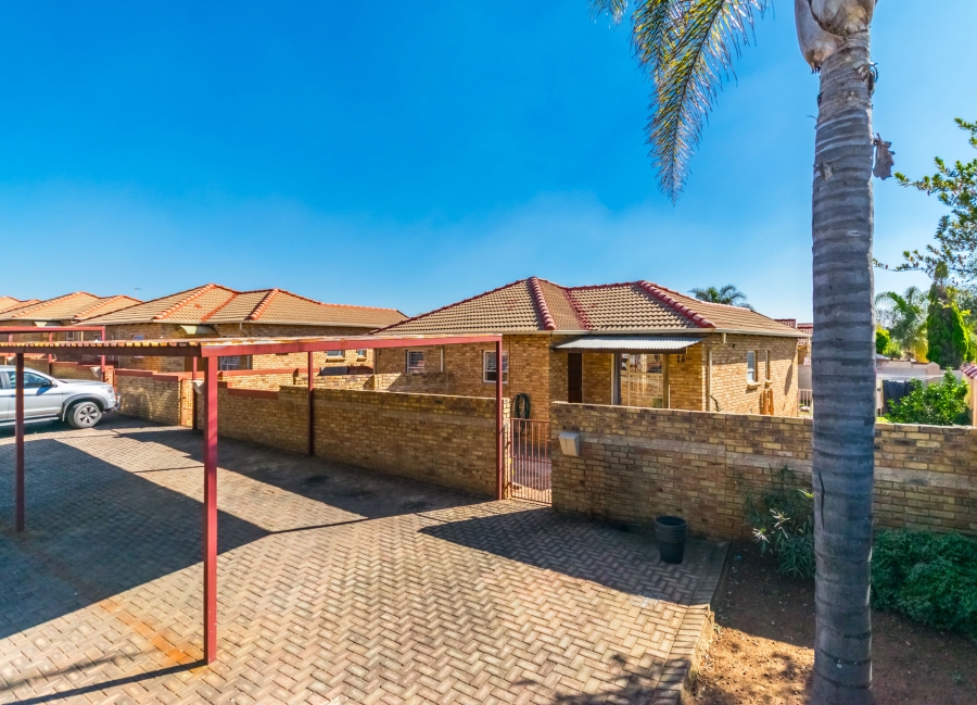 2 Bedroom Property for Sale in Heuwelsig Estate Gauteng