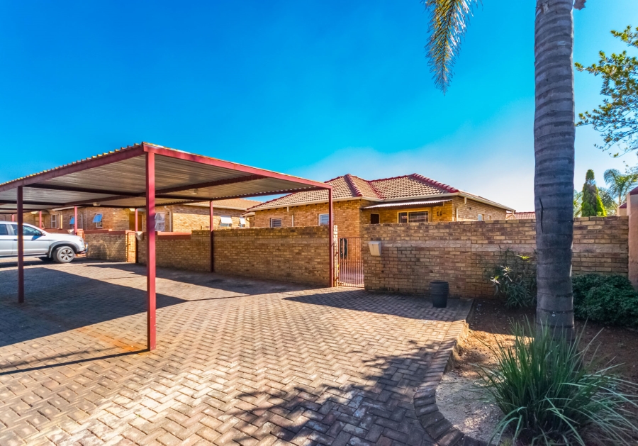 2 Bedroom Property for Sale in Heuwelsig Estate Gauteng