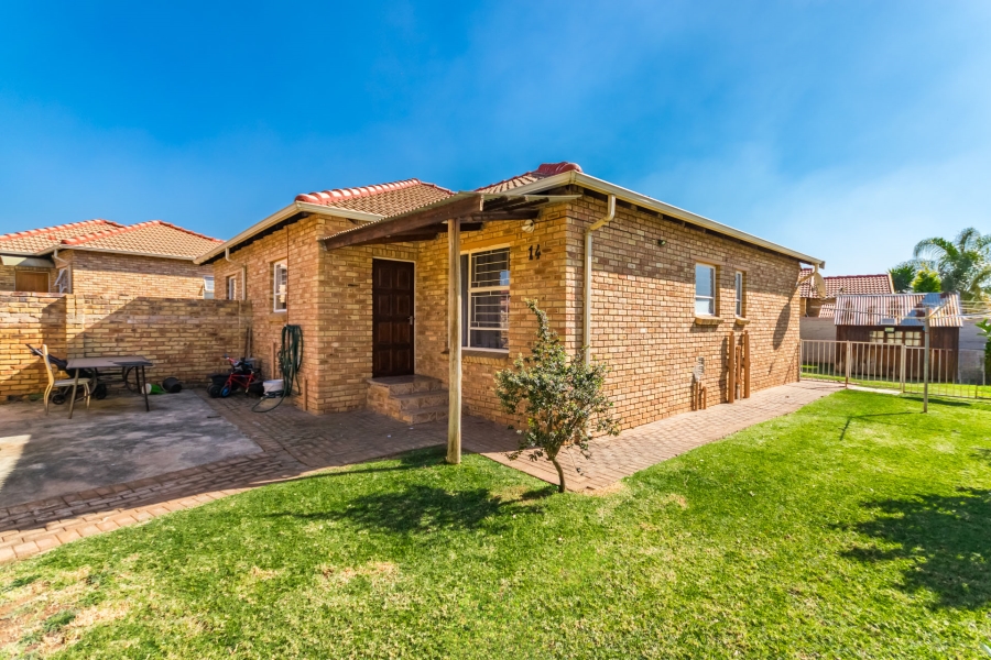 2 Bedroom Property for Sale in Heuwelsig Estate Gauteng
