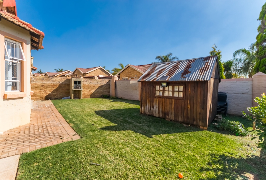 2 Bedroom Property for Sale in Heuwelsig Estate Gauteng