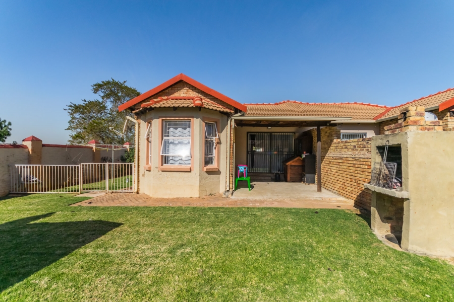2 Bedroom Property for Sale in Heuwelsig Estate Gauteng