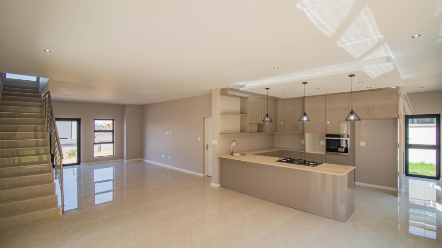 4 Bedroom Property for Sale in Blue Hills Gauteng